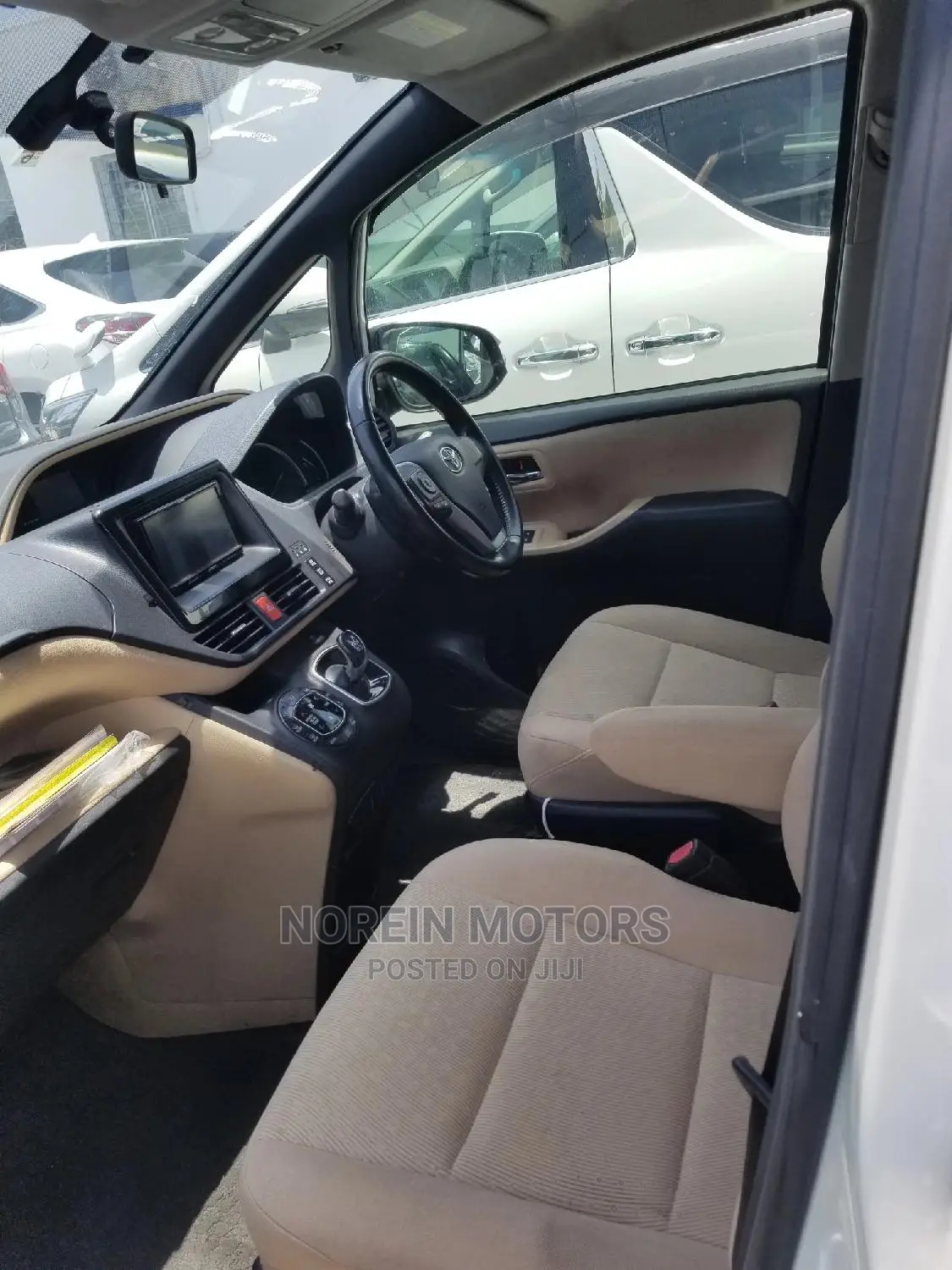 Toyota Noah 2014 White