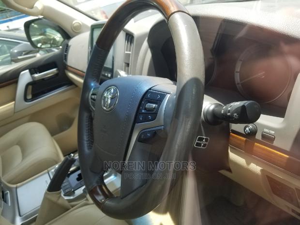 Toyota Land Cruiser Prado 2018 White - thumbnail 4
