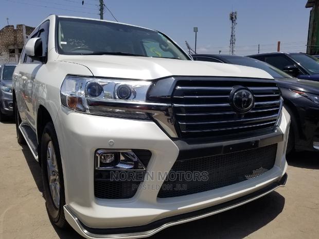 Toyota Land Cruiser Prado 2018 White - main view