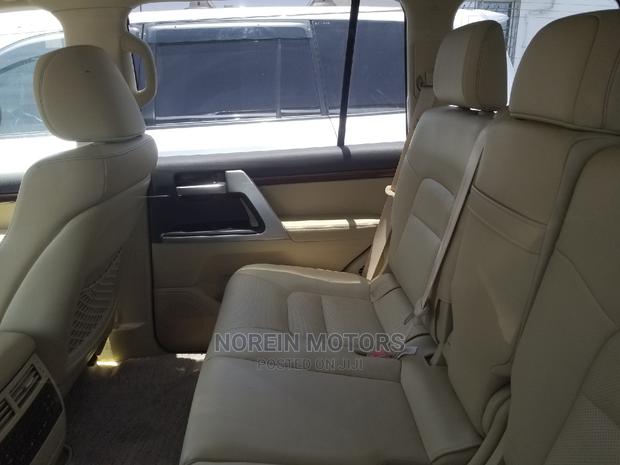 Toyota Land Cruiser Prado 2018 White - thumbnail 8
