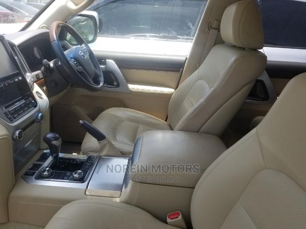 Toyota Land Cruiser Prado 2018 White - thumbnail 10