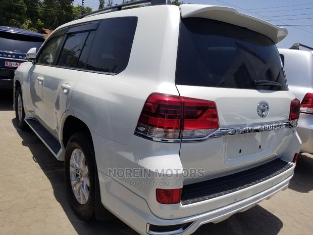 Toyota Land Cruiser Prado 2018 White - thumbnail 11