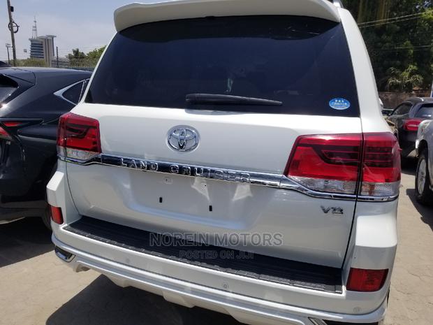 Toyota Land Cruiser Prado 2018 White - thumbnail 12