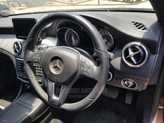 Mercedes-Benz GLA 250 2014 SV Premium Brown - thumbnail 5
