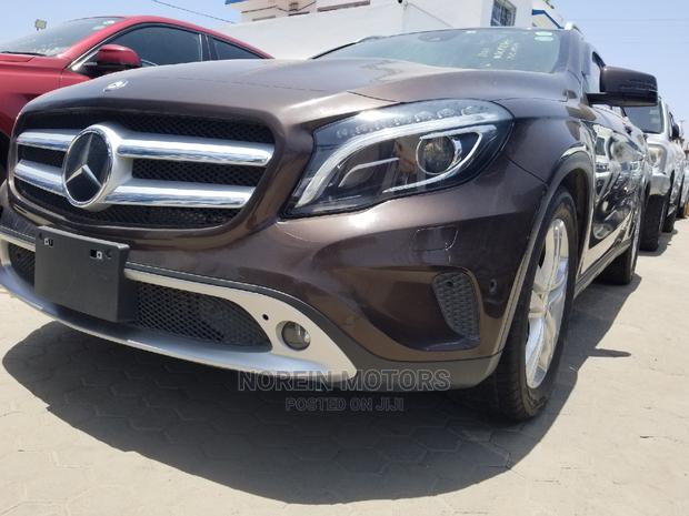 Mercedes-Benz GLA 250 2014 SV Premium Brown - thumbnail 3