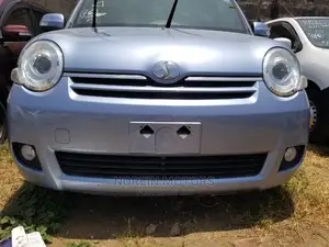 Toyota Sienta 2014 Gold