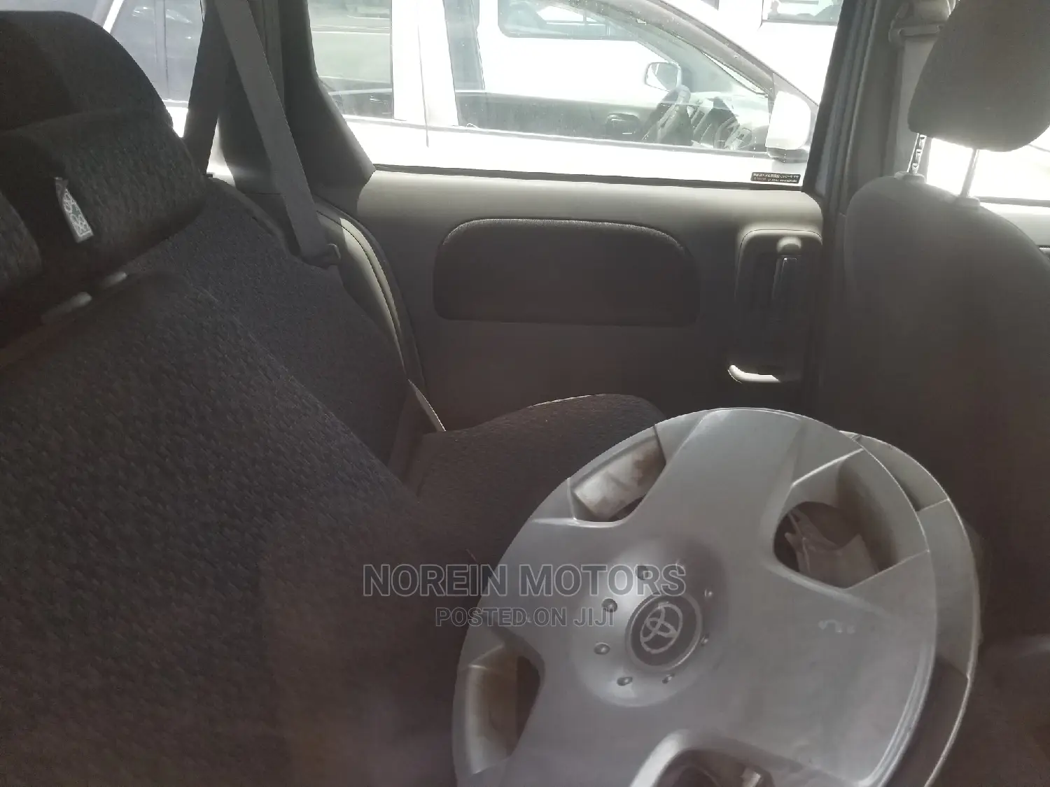 Toyota Sienta 2014 Gold