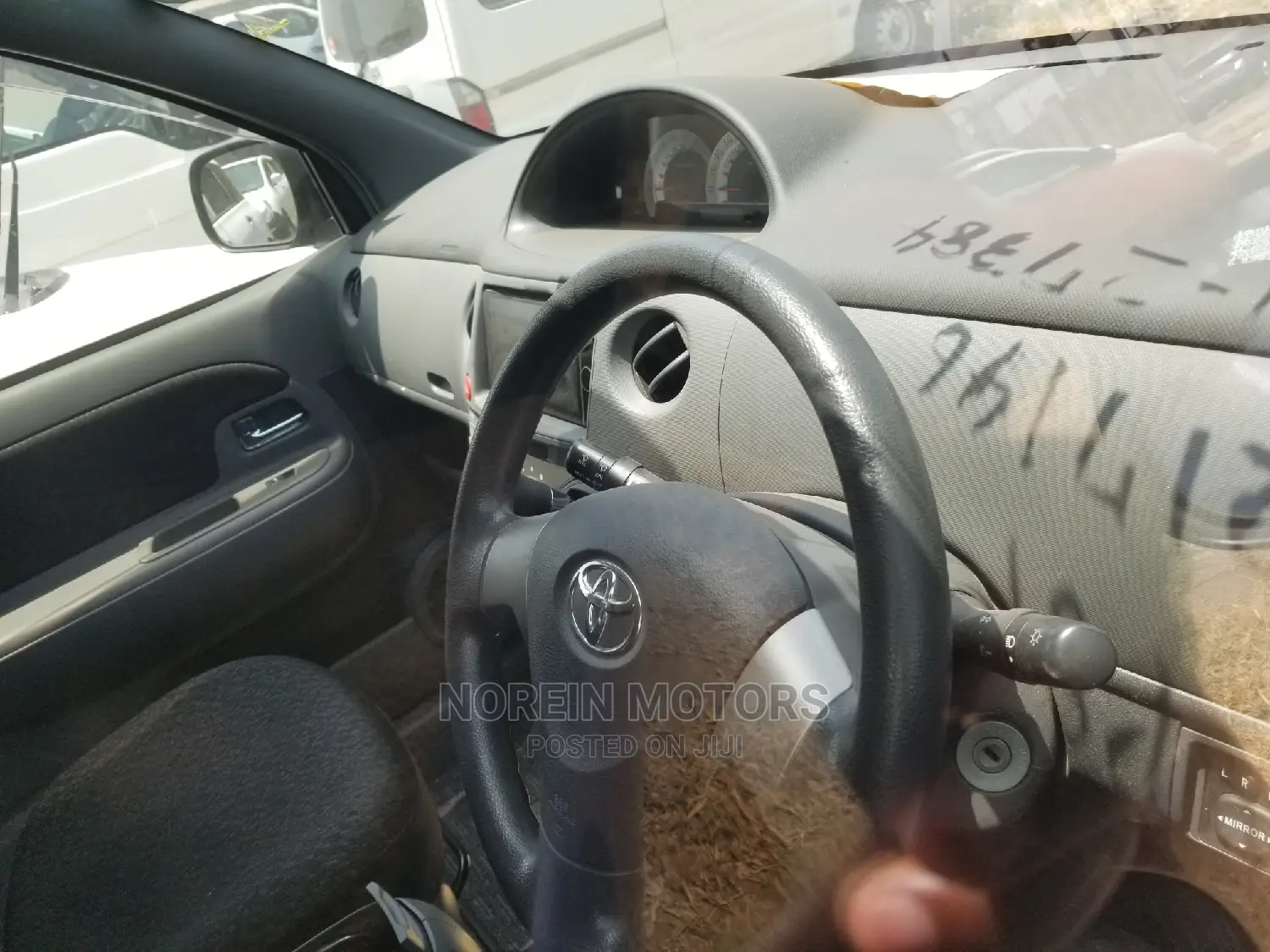 Toyota Sienta 2014 Gold