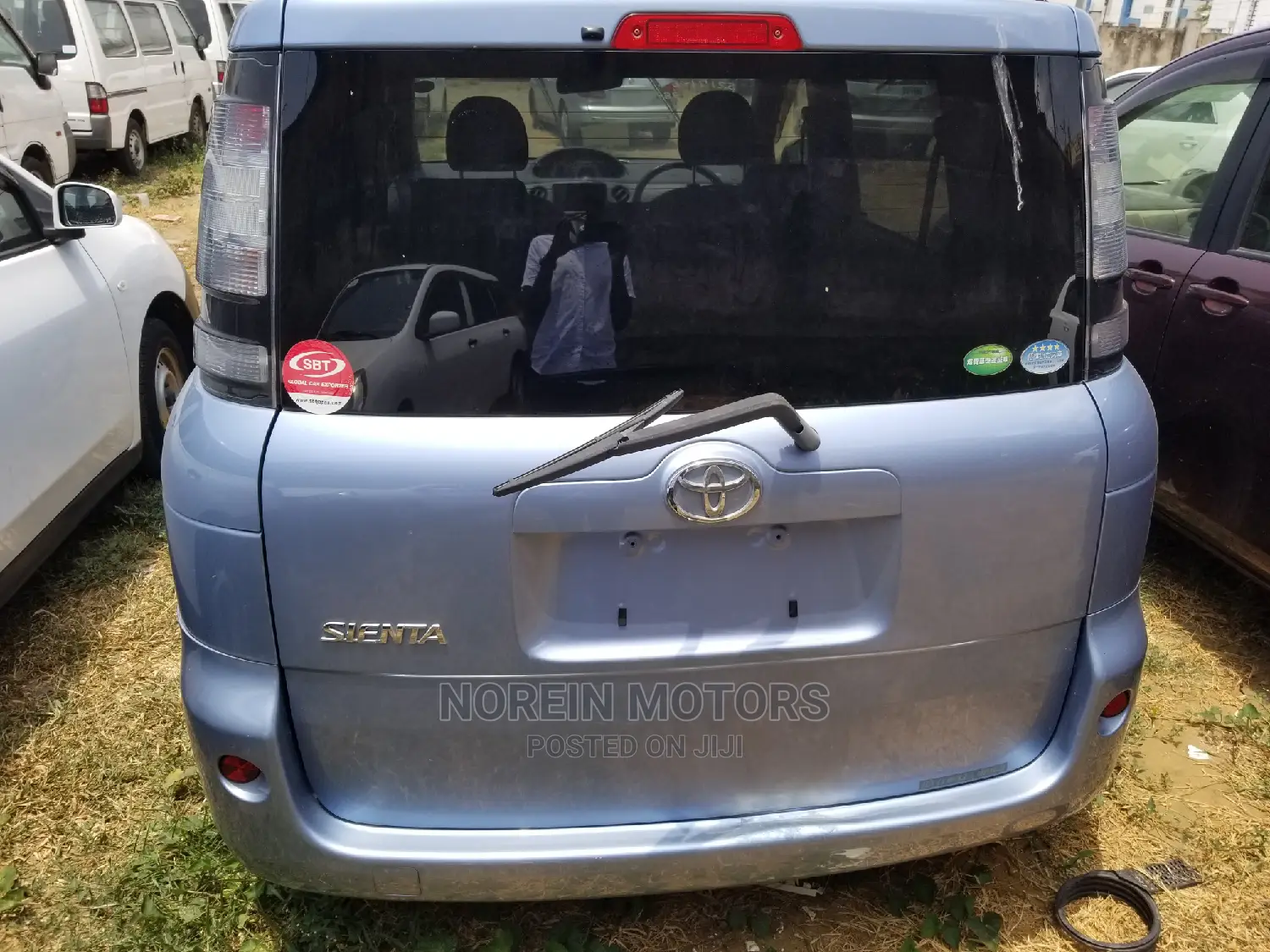 Toyota Sienta 2014 Gold
