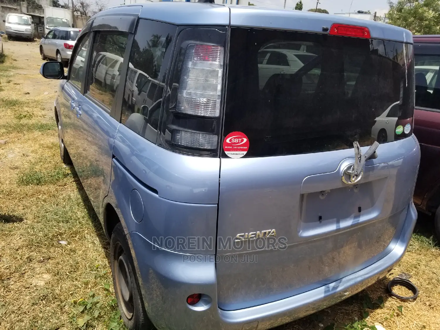 Toyota Sienta 2014 Gold