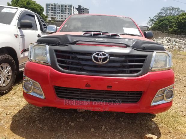 Toyota Hilux 2015 Red - thumbnail 2