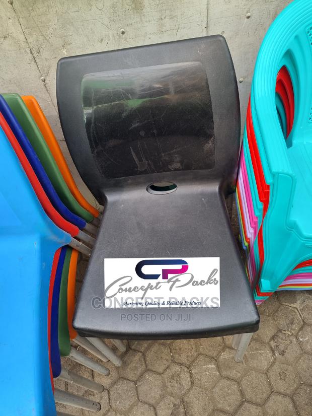 Strong Armless Comfortable Plastic Chair * Metal Tubing Legs - main view