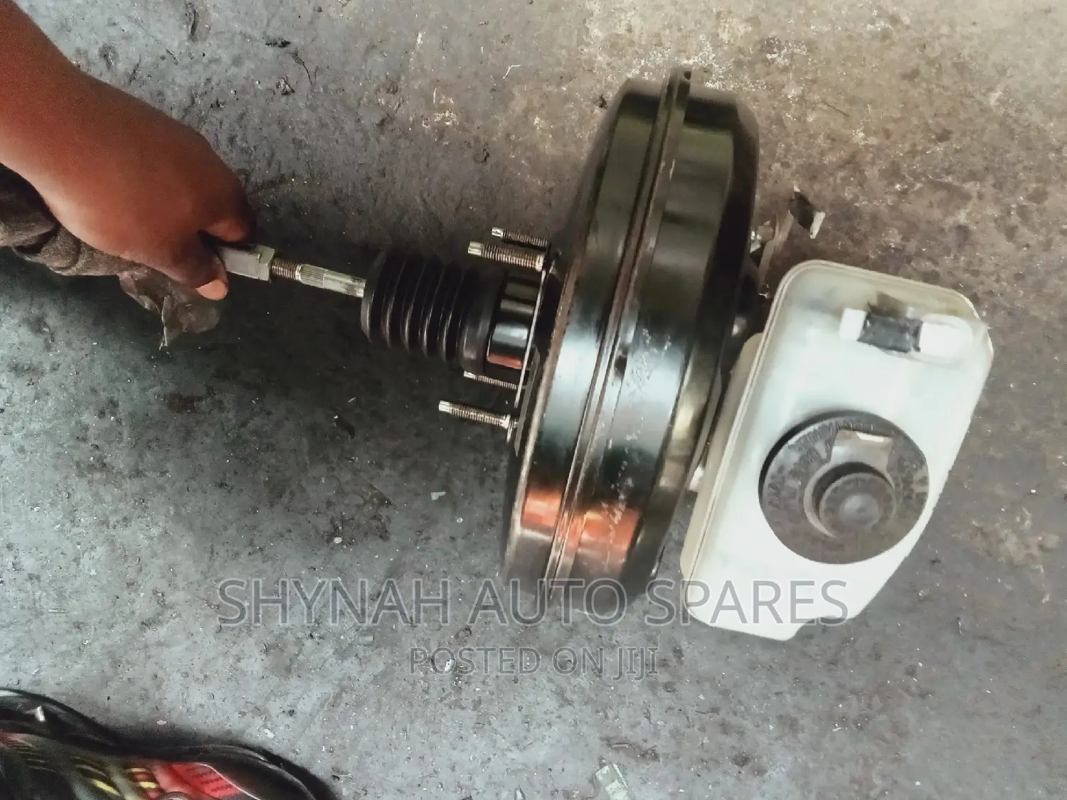Brake Master Cylinder and Booster Toyota 9l