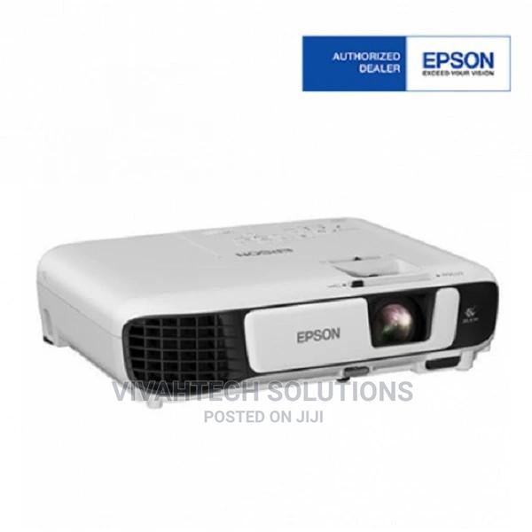 Epson Eb-W51 Projector - main view