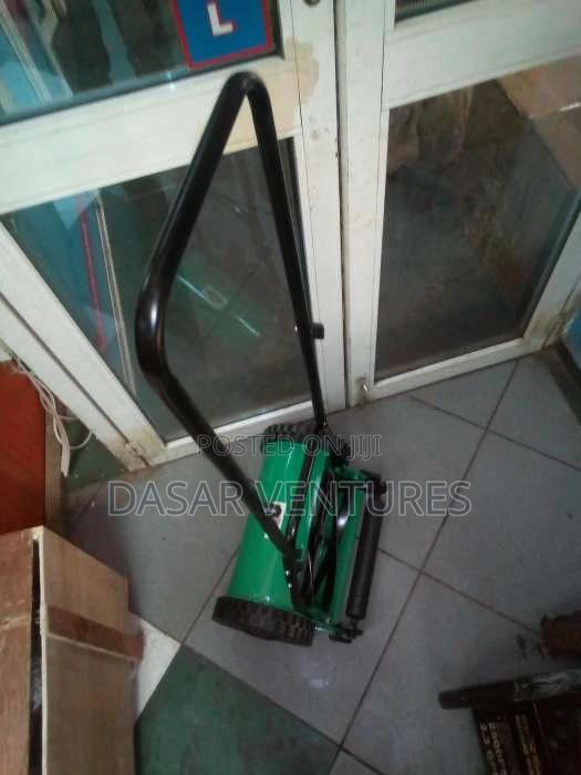 16" Manual Lawn Mower in Stock - thumbnail 2