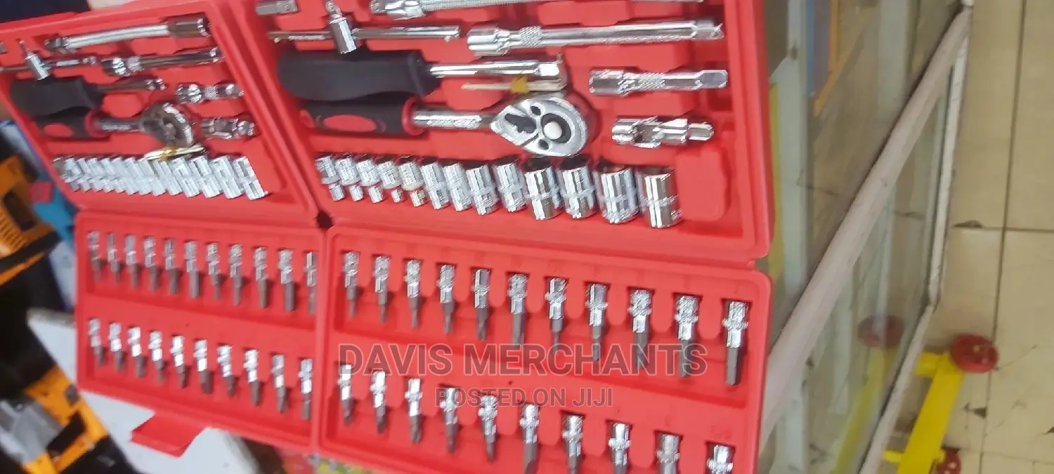Socket Wrench With Accessories F