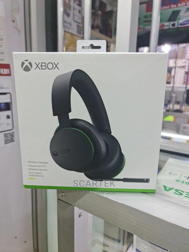 Xbox One Wireless Headsets - main view