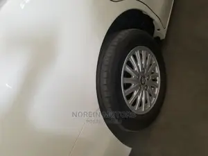 Toyota Voxy 2014 SV Premium White