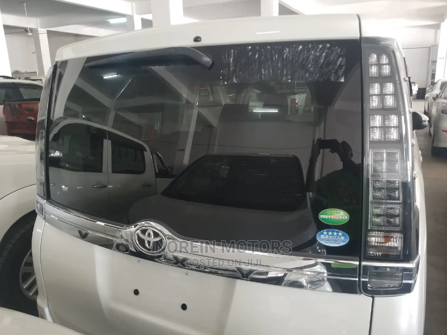 Toyota Voxy 2014 SV Premium White