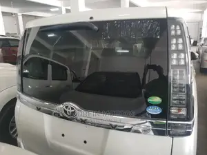 Toyota Voxy 2014 SV Premium White