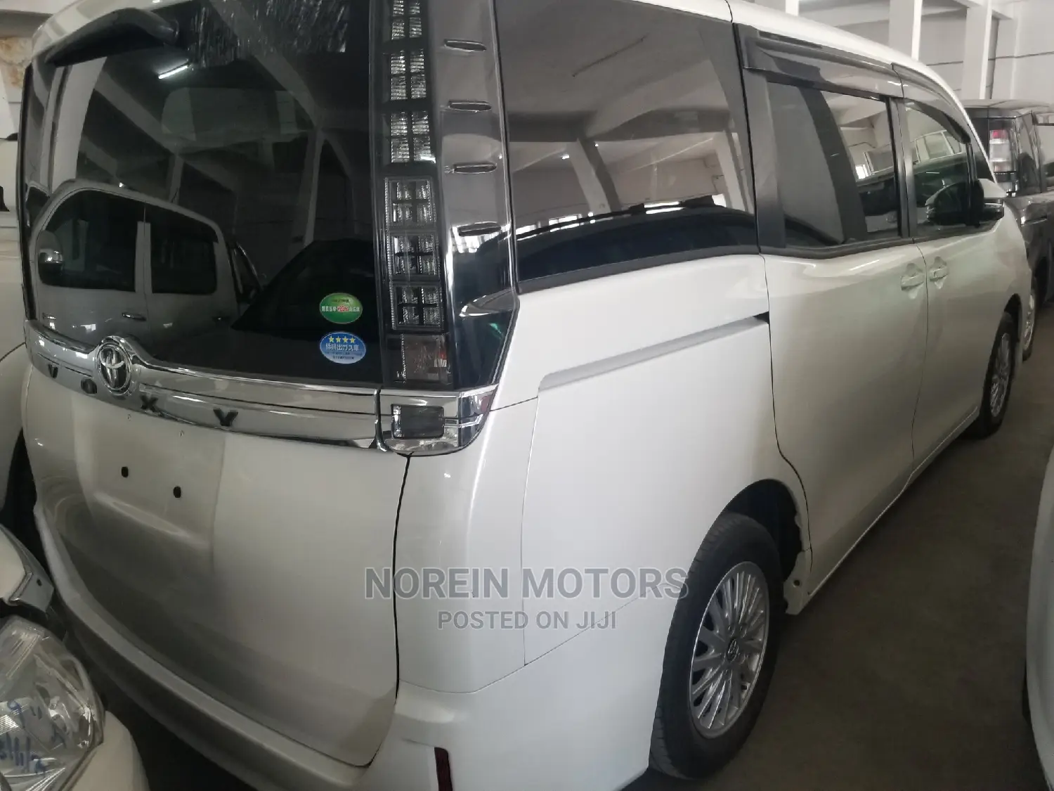 Toyota Voxy 2014 SV Premium White