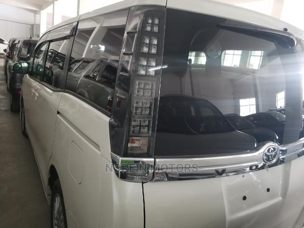 Toyota Voxy 2014 SV Premium White - thumbnail 8