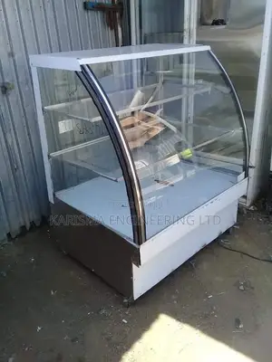 Refrigerated Curved Glass Cake Display