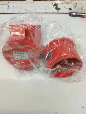 5 Pin 32 Amps Industrial Sockets