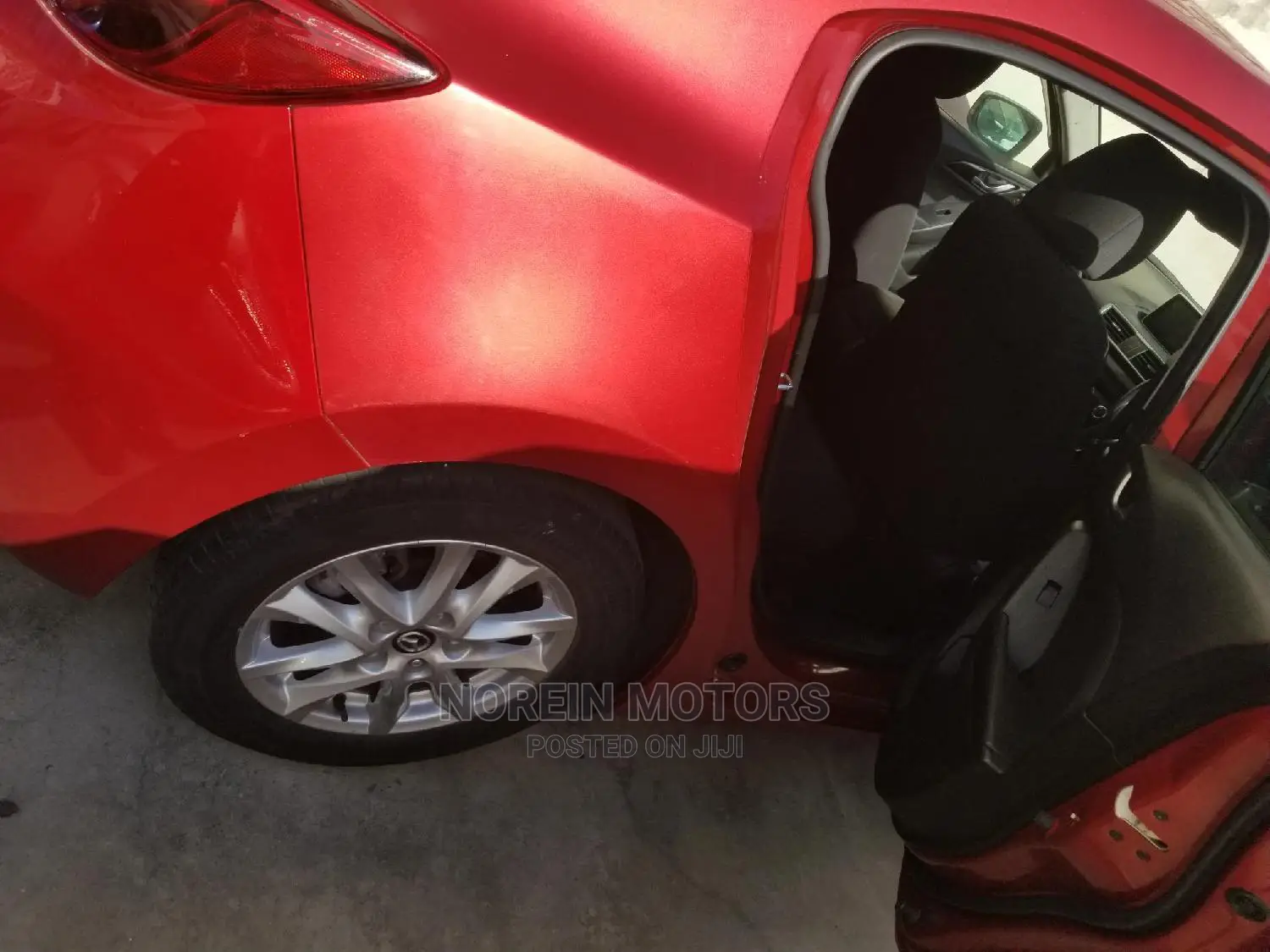 Mazda Axela 2015 Red