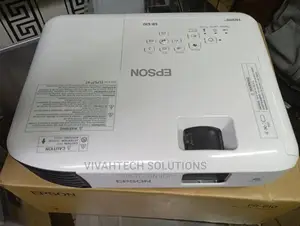 Brand New Epson EB-E10 Projector 3600 Lumens