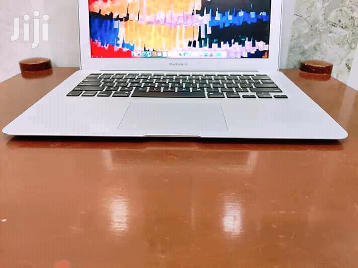 Laptop Apple MacBook Air 13.3" 256GB SSD 4GB RAM