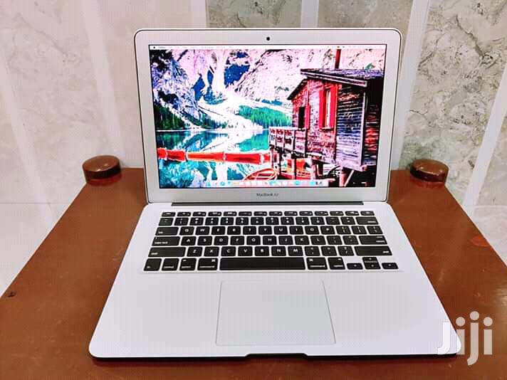 Laptop Apple MacBook Air 13.3" 256GB SSD 8GB RAM