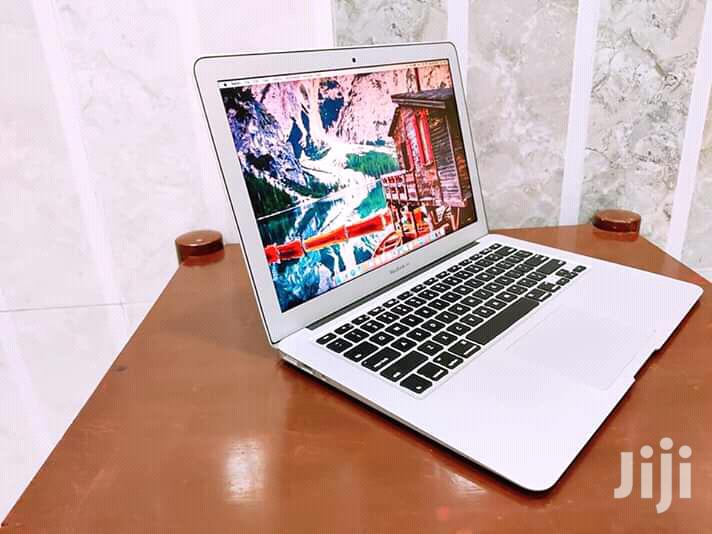 Laptop Apple MacBook Air 13.3" 256GB SSD 8GB RAM