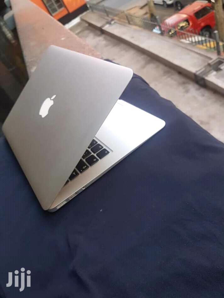 Laptop Apple MacBook Air 13.3" 256GB SSD 8GB RAM