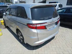 Honda Odyssey 2.4 G 2WD (8 Seater) 2015 Silver