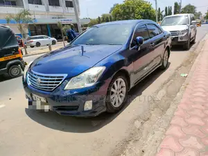 Blue 2010 Crown Toyota: Luxury Car at a Great Price