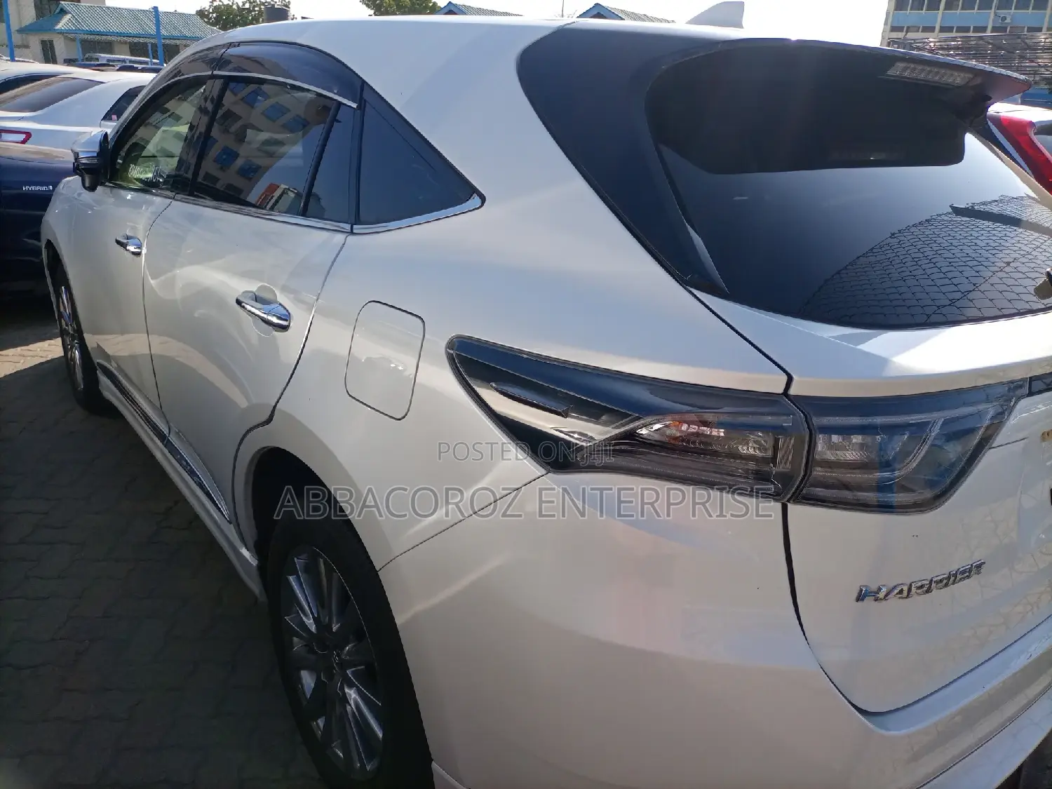 Toyota Harrier 2.0 2015 White