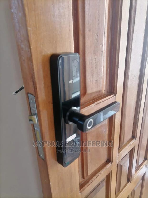Airbnb and Offices Fingerprint Locks - main view