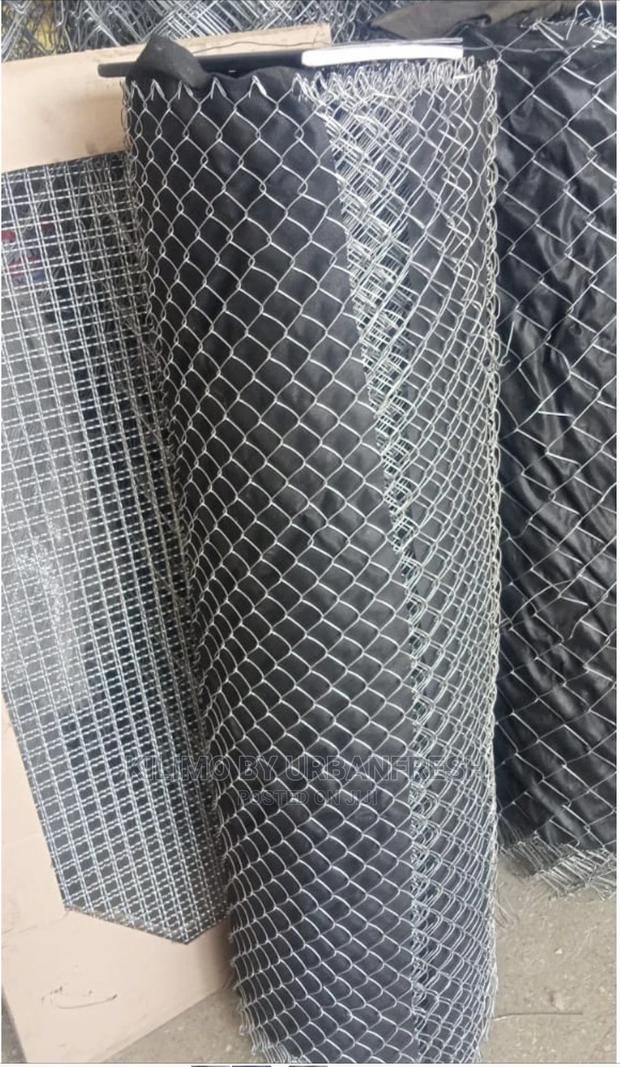 Chicken Mesh Roll. 4 X 18m. 4 Ft - 8 Ft. - thumbnail 3