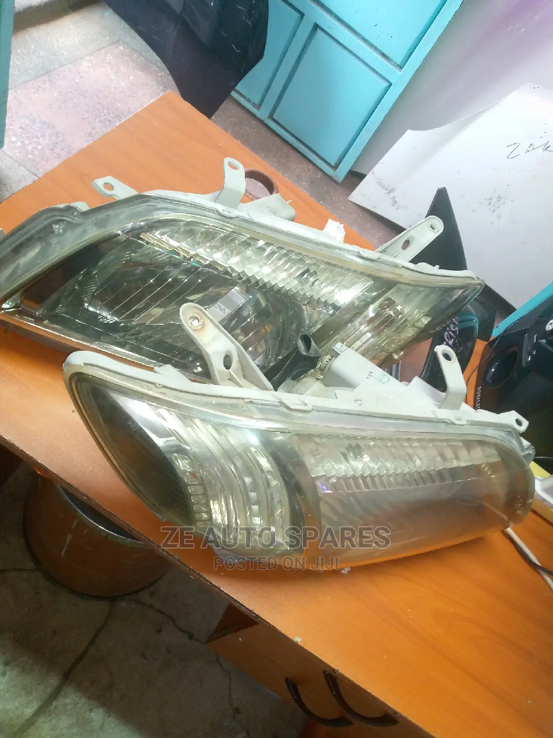 Axio 2007 Headlights Available