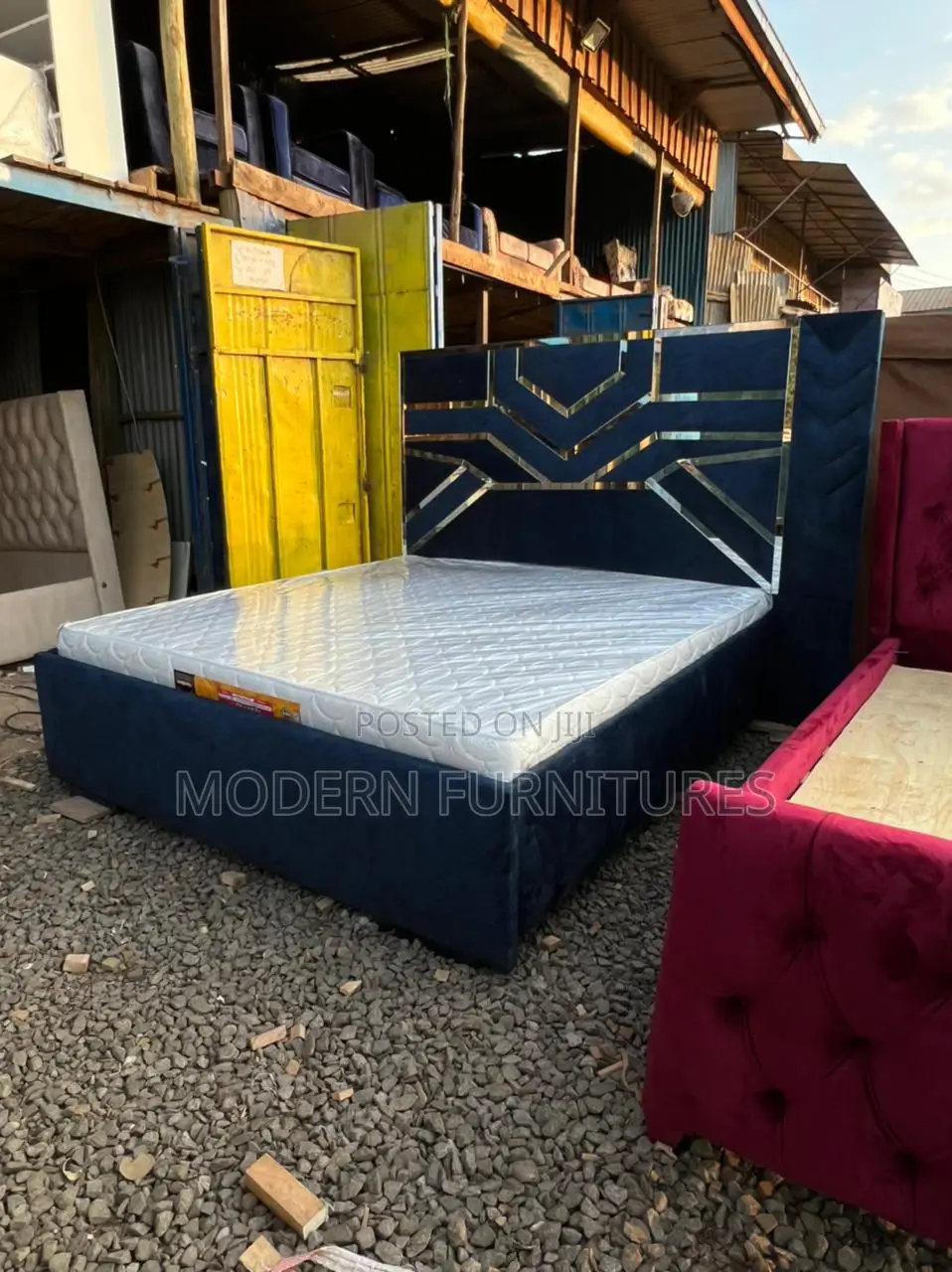 Bed/Mirrored Bed