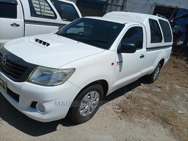 Toyota Hilux 2014 Off White