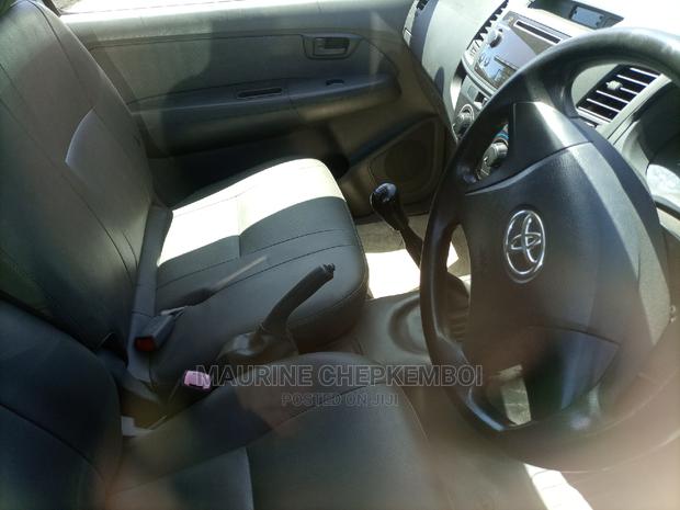 Toyota Hilux 2014 Off White - thumbnail 3