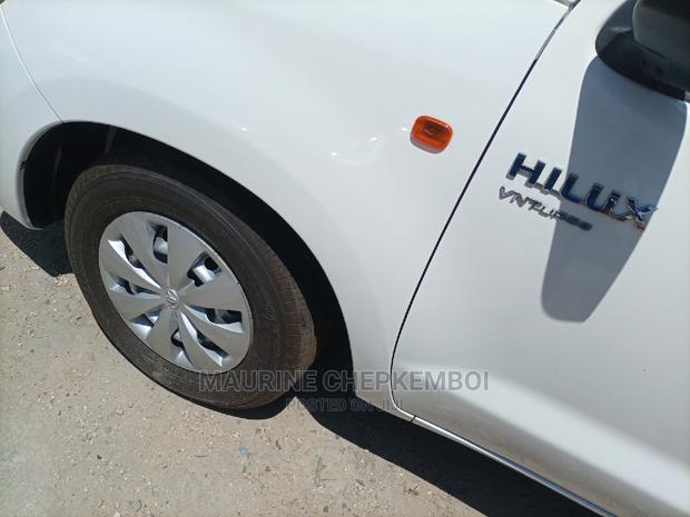 Toyota Hilux 2014 Off White - thumbnail 6