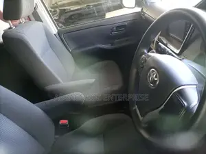 Toyota Noah 2.0 AWD (8 Seater) 2015 Silver
