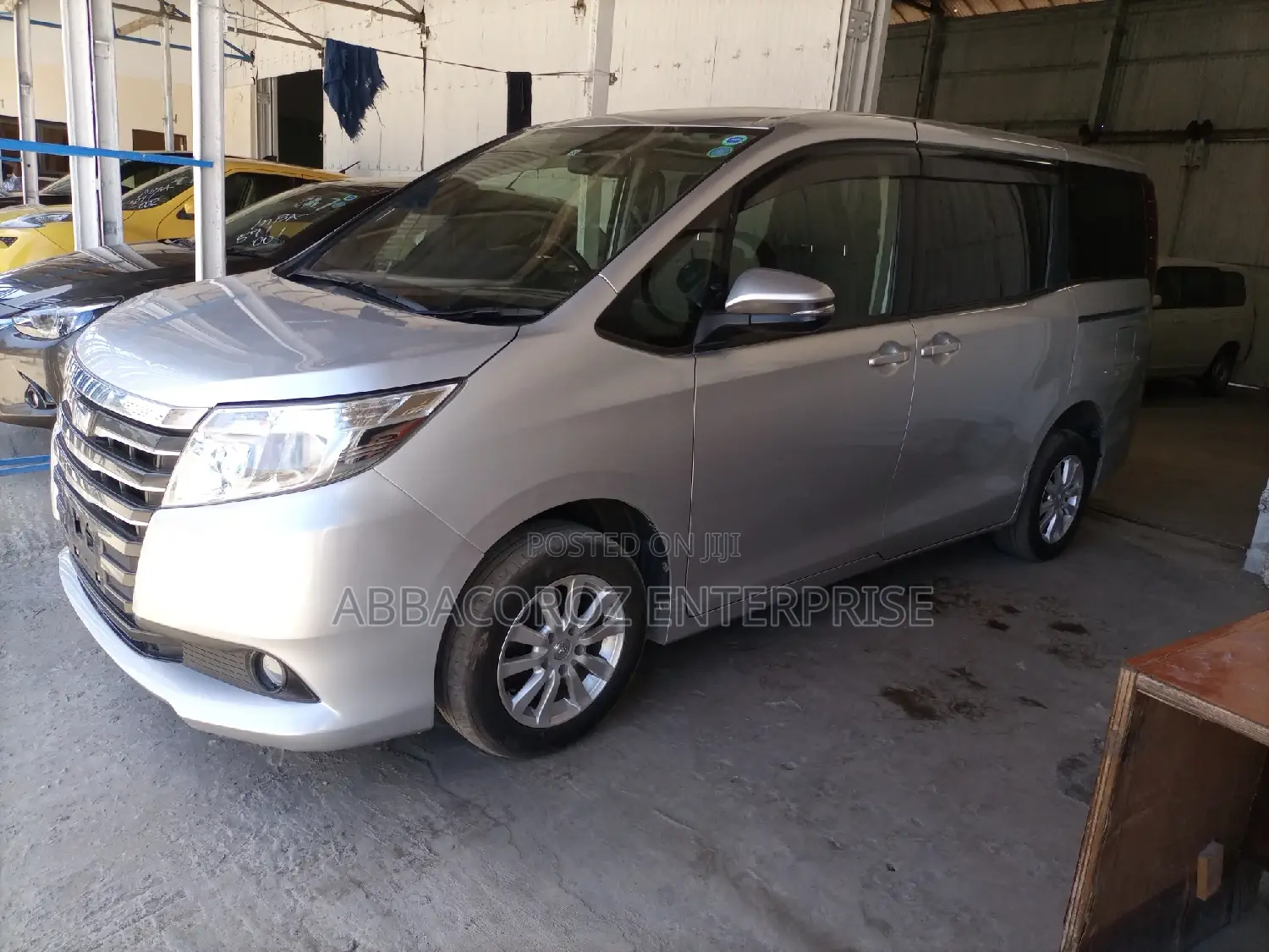 Toyota Noah 2.0 AWD (8 Seater) 2015 Silver