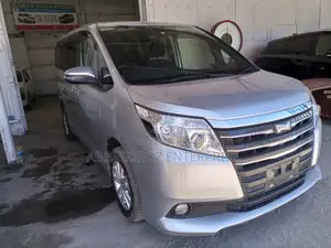 Toyota Noah 2.0 AWD (8 Seater) 2015 Silver