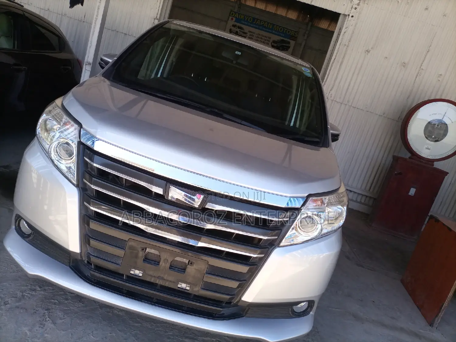 Toyota Noah 2.0 AWD (8 Seater) 2015 Silver
