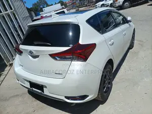 Toyota Auris 2015 Off White