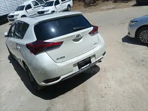 Toyota Auris 2015 Off White